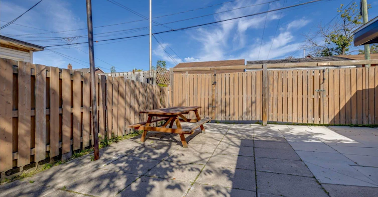 34 Ashbury Avenue, Toronto, ON, M6V 1V7 - 9
