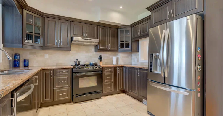 34 Ashbury Avenue, Toronto, ON, M6V 1V7 - 6