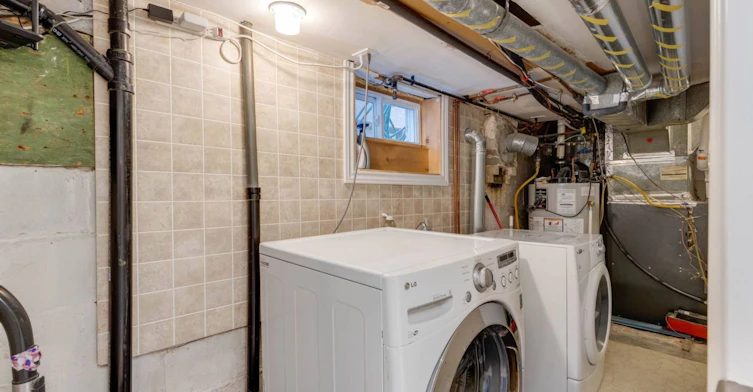34 Ashbury Avenue, Toronto, ON, M6V 1V7 - 19