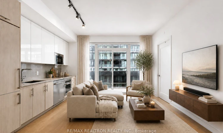 2203-330 Richmond Street W