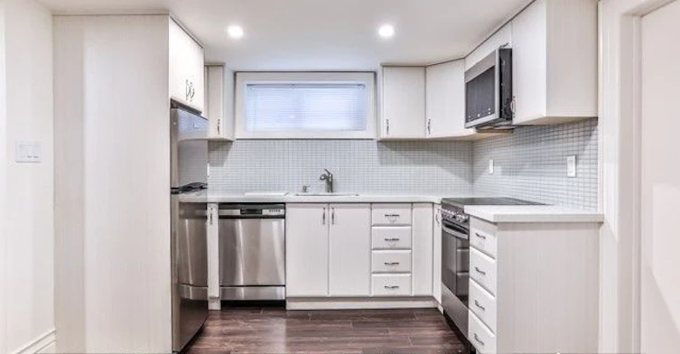 Lower-3 Glencairn Avenue, Toronto, ON, M4R 1M6 - 4