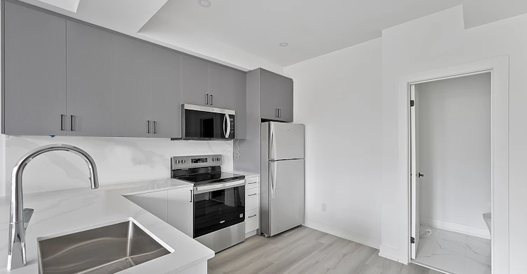 3 Upper-589 Oakwood Avenue, Toronto, ON, M6E 2X8 - 7