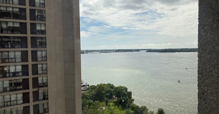 1805-65 Harbour Square, Toronto, ON, M5J 2L4 - 2
