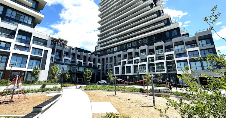 4304-30 Inn ON The Park Drive, Toronto, ON, M3C 0P8