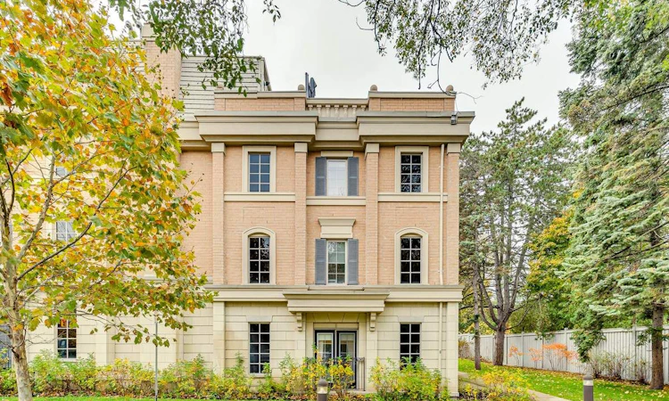 7-70 Hargrave Lane