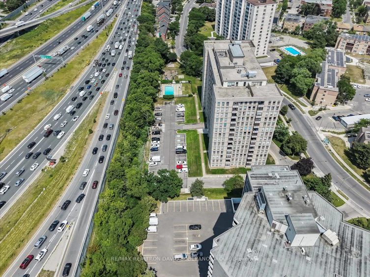 601-130 Neptune Drive, Toronto, ON, M6A 1X5 - 4