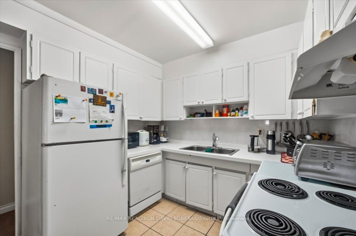 601-130 Neptune Drive, Toronto, ON, M6A 1X5 - 13