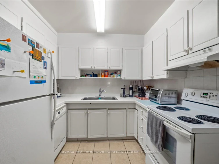 601-130 Neptune Drive, Toronto, ON, M6A 1X5 - 14