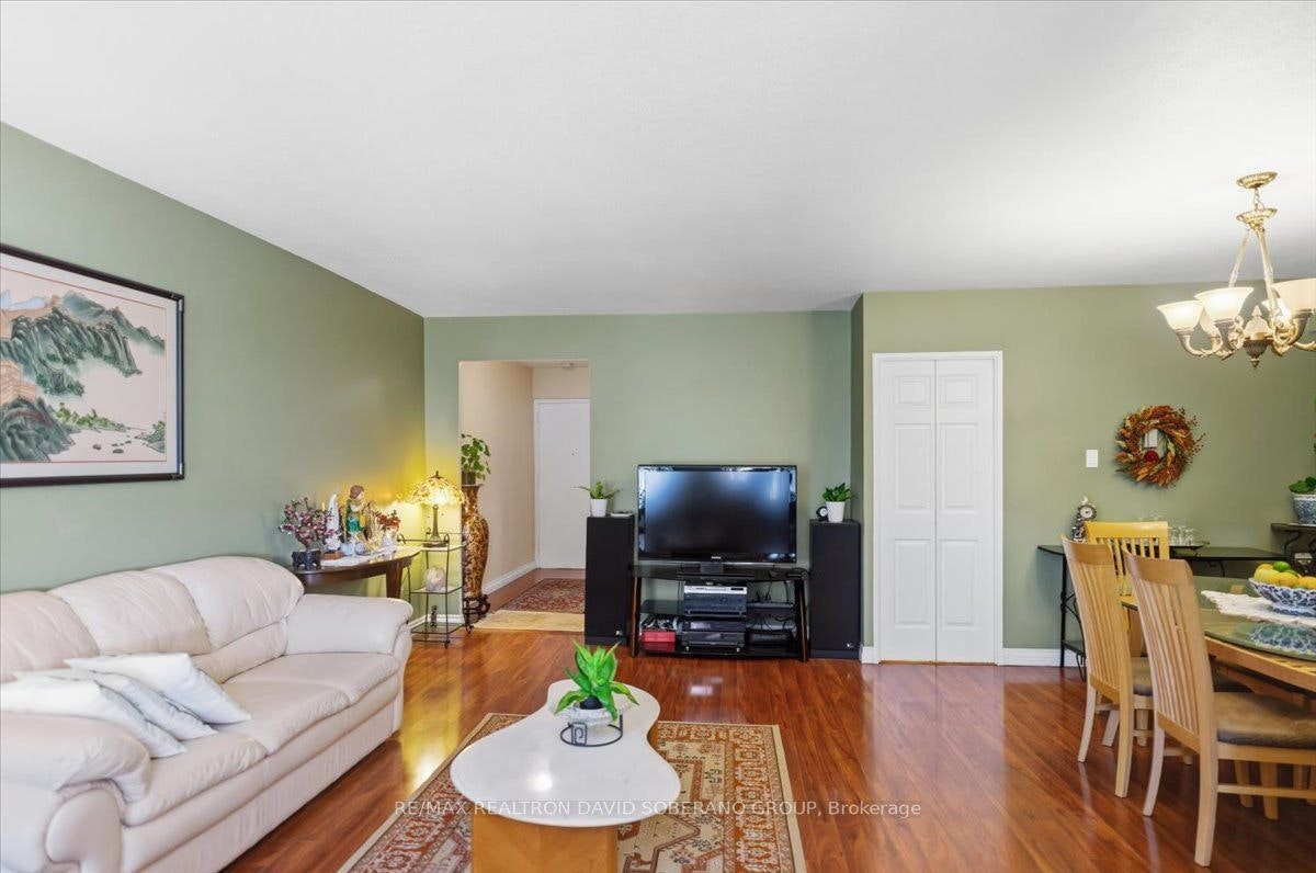 601-130 Neptune Drive, Toronto, ON, M6A 1X5 - 11