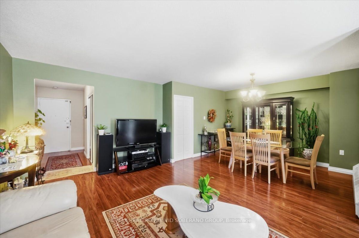 601-130 Neptune Drive, Toronto, ON, M6A 1X5 - 9