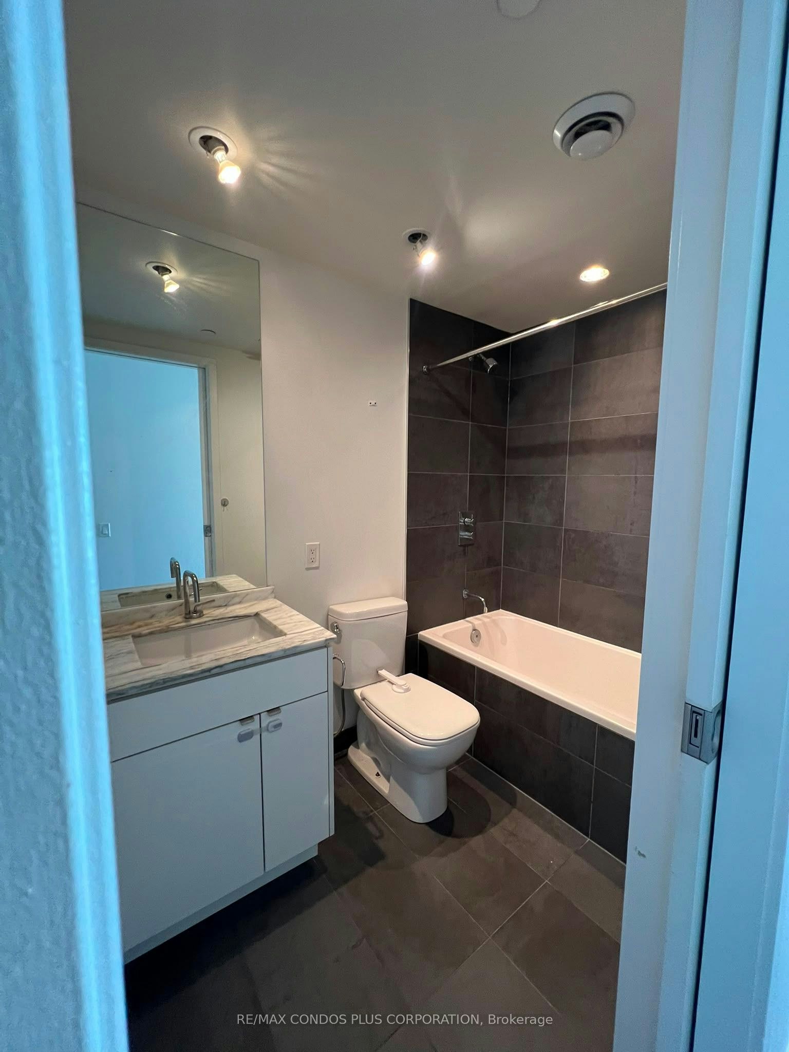 2102-60 Colborne Street, Toronto, ON, M5E 0B7 - 12