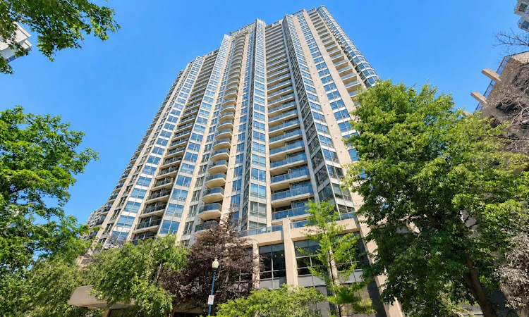 2708-10 Northtown Way