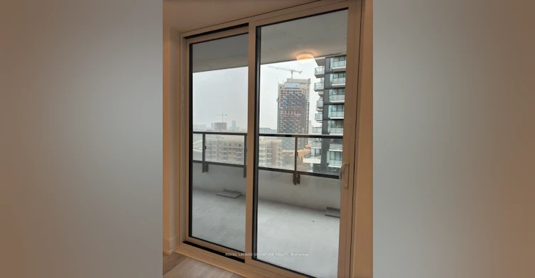 1404-10 Inn ON The Park Drive, Toronto, ON, M3C 0P9 - 22