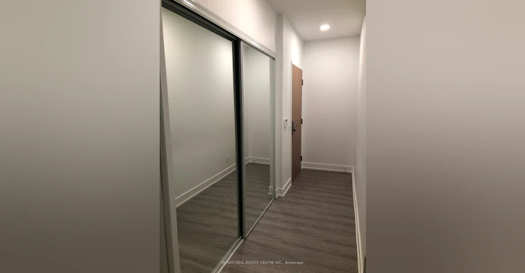 1011-7 Grenville Street, Toronto, ON, M4Y 0E9 - 7