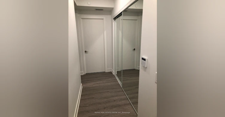 1011-7 Grenville Street, Toronto, ON, M4Y 0E9 - 5