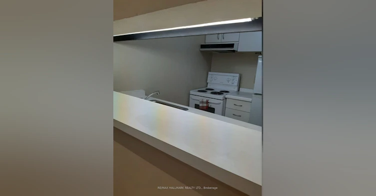 821-711 Bay Street, Toronto, ON, M5G 2J8 - 4
