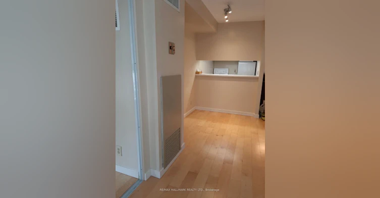 821-711 Bay Street, Toronto, ON, M5G 2J8 - 2