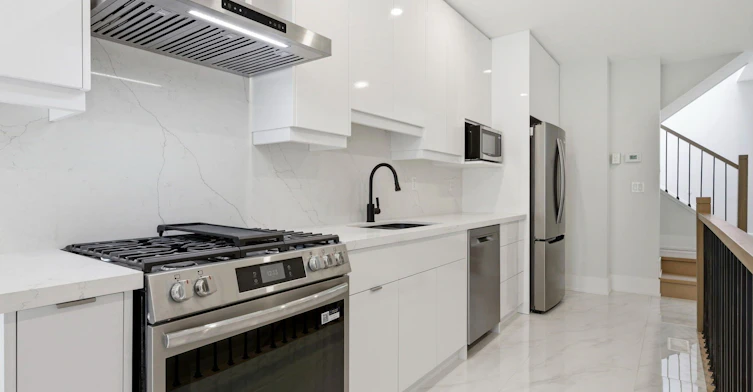 2-21 Belmont Street S, Toronto, ON, M5R 1P9 - 2