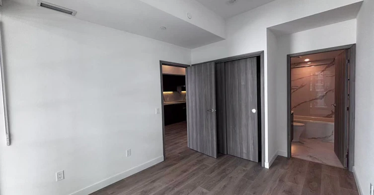 2506-3 Concord Cityplace Way, Toronto, ON, M5V 0X4 - 4