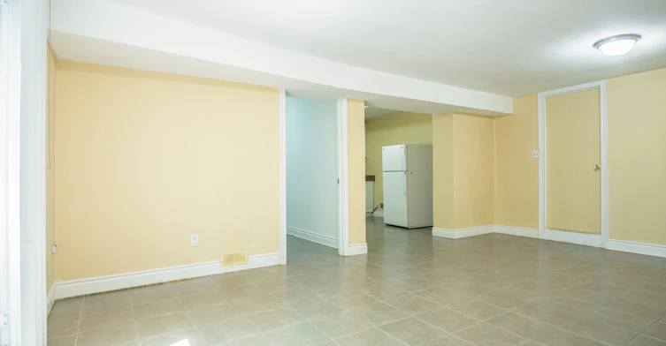 Basement-399 Lawrence Avenue W, Toronto, ON, M5M 1C1 - 9