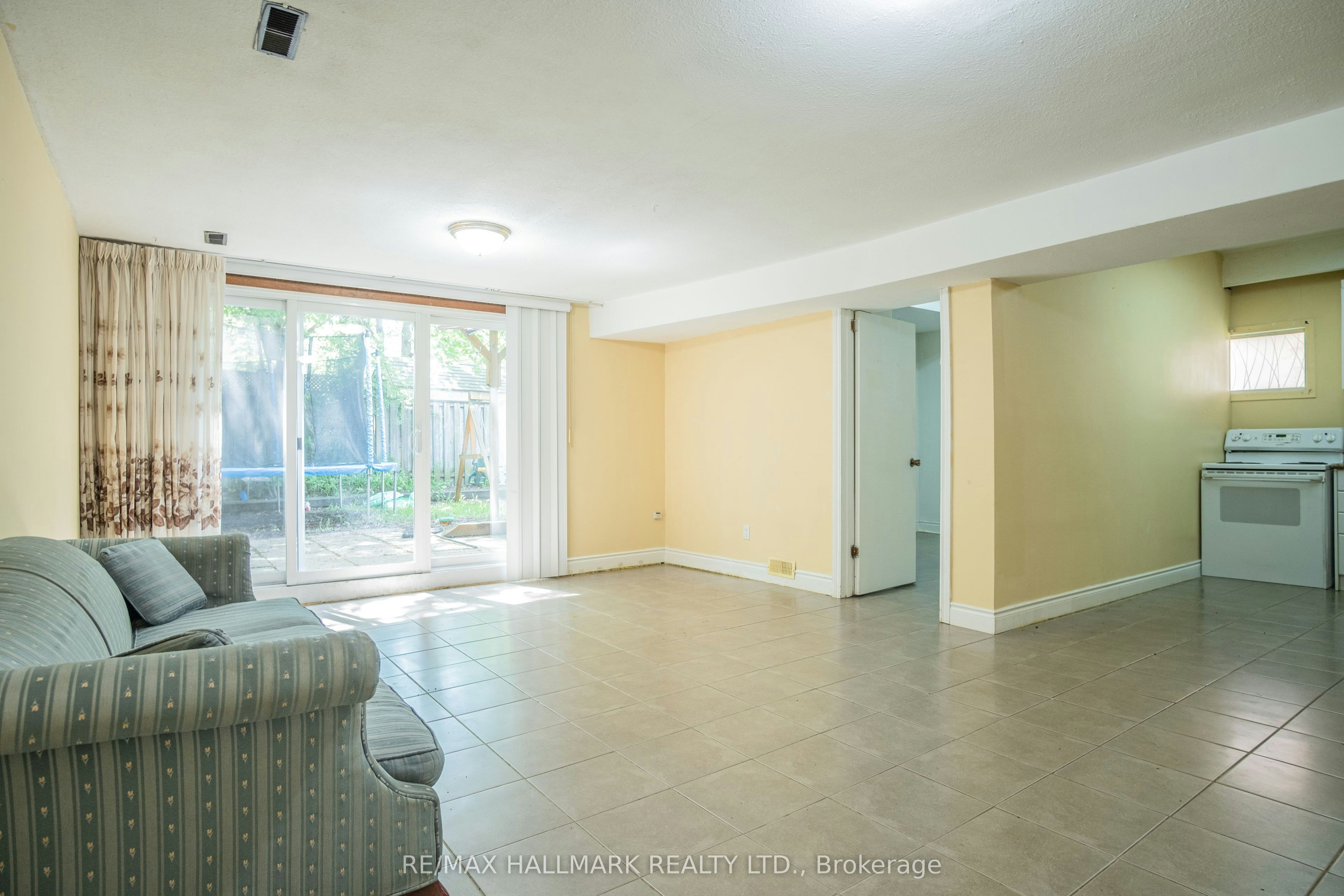 Basement-399 Lawrence Avenue W, Toronto, ON, M5M 1C1 - 3