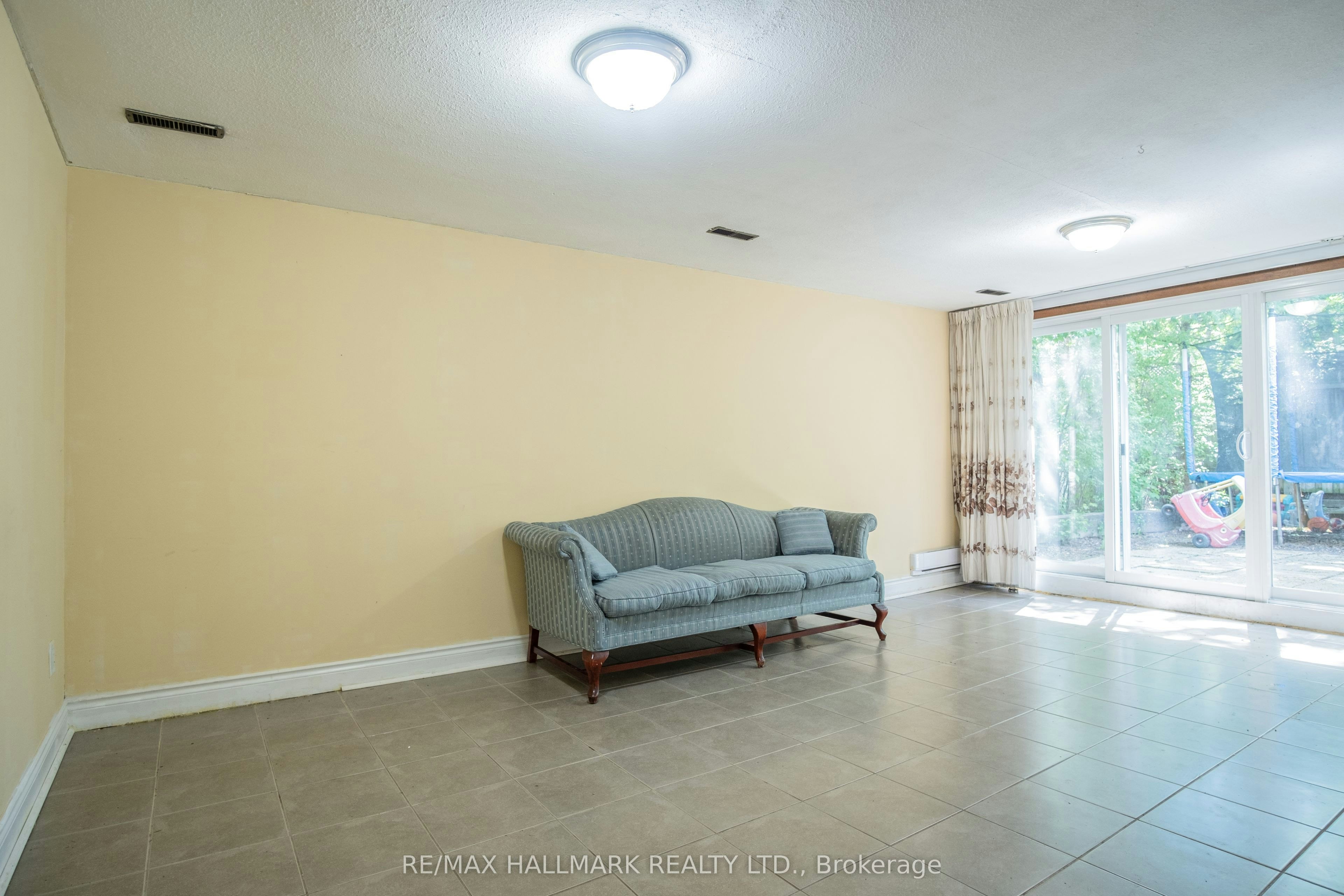 Basement-399 Lawrence Avenue W, Toronto, ON, M5M 1C1 - 8