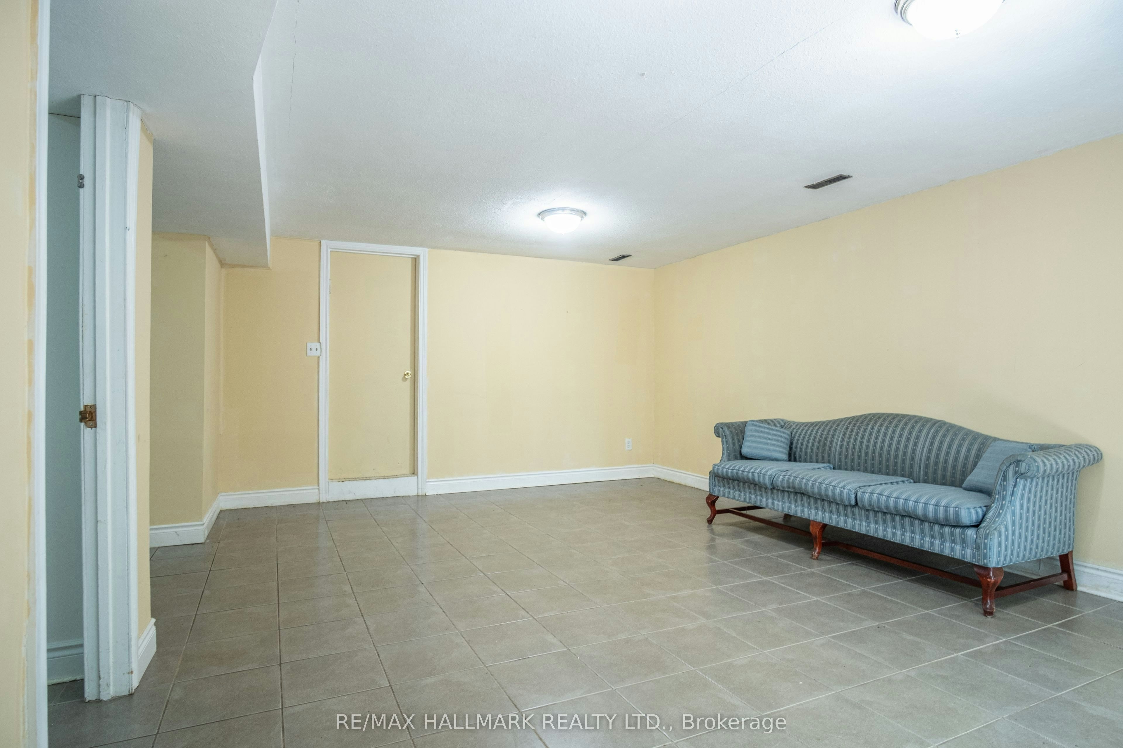 Basement-399 Lawrence Avenue W, Toronto, ON, M5M 1C1 - 5