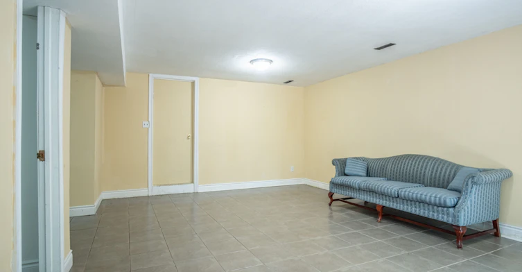 Basement-399 Lawrence Avenue W, Toronto, ON, M5M 1C1 - 5