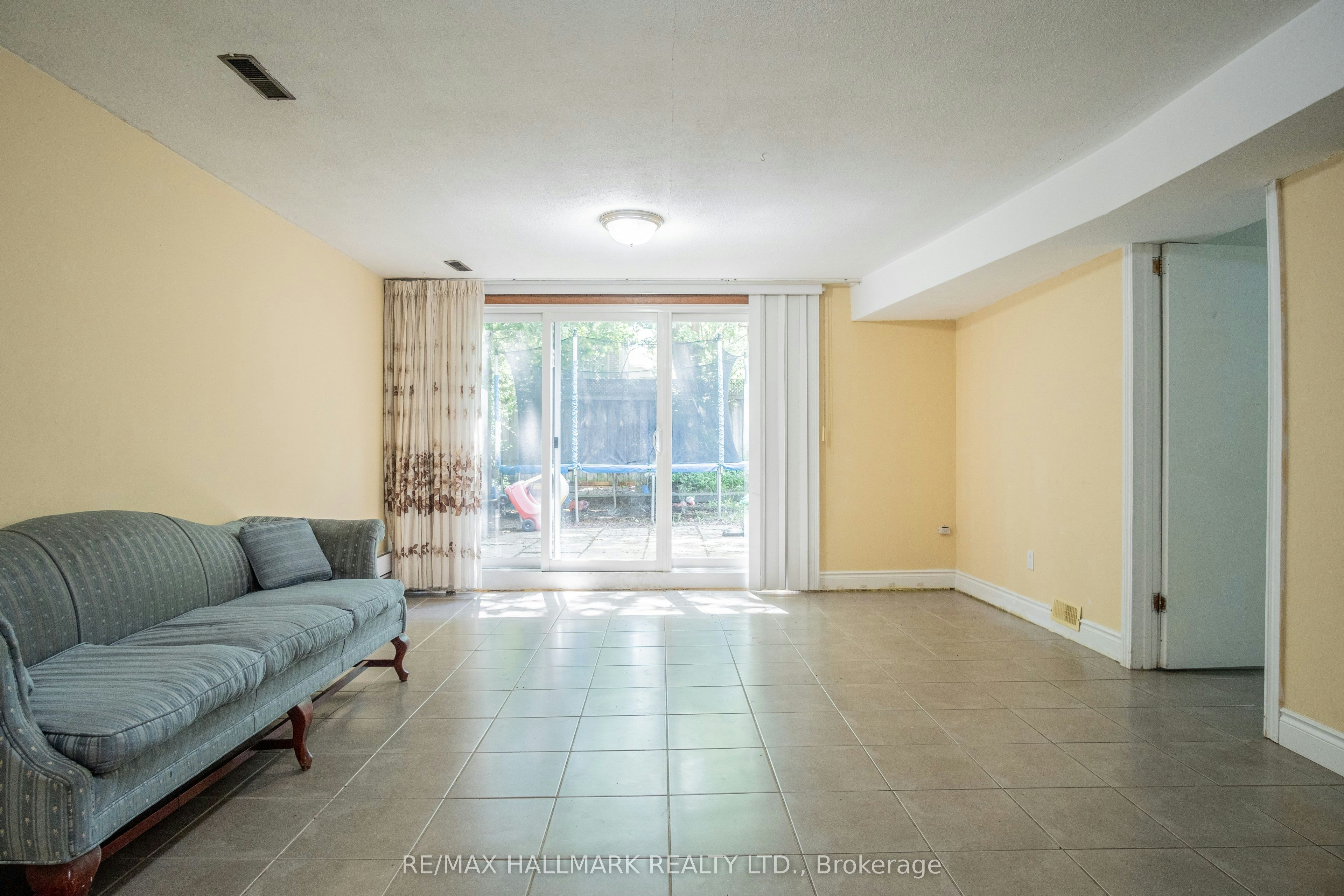 Basement-399 Lawrence Avenue W, Toronto, ON, M5M 1C1 - 11