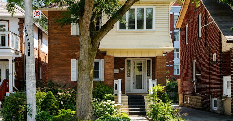 B-25 Ranleigh Avenue, Toronto, ON, M4N 1X2