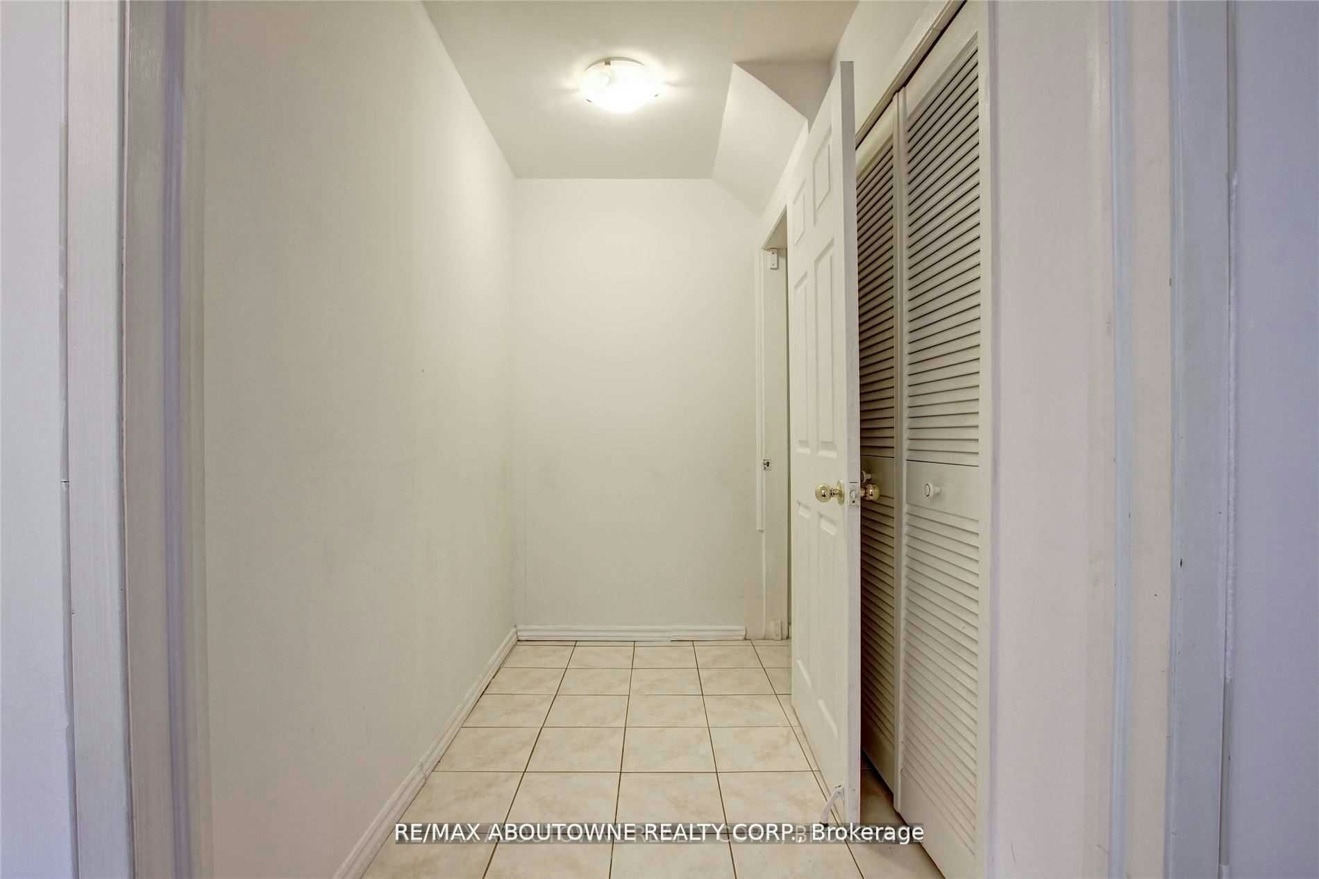 Lower-14 Angus Drive, Toronto, ON, M2J 2X1 - 9