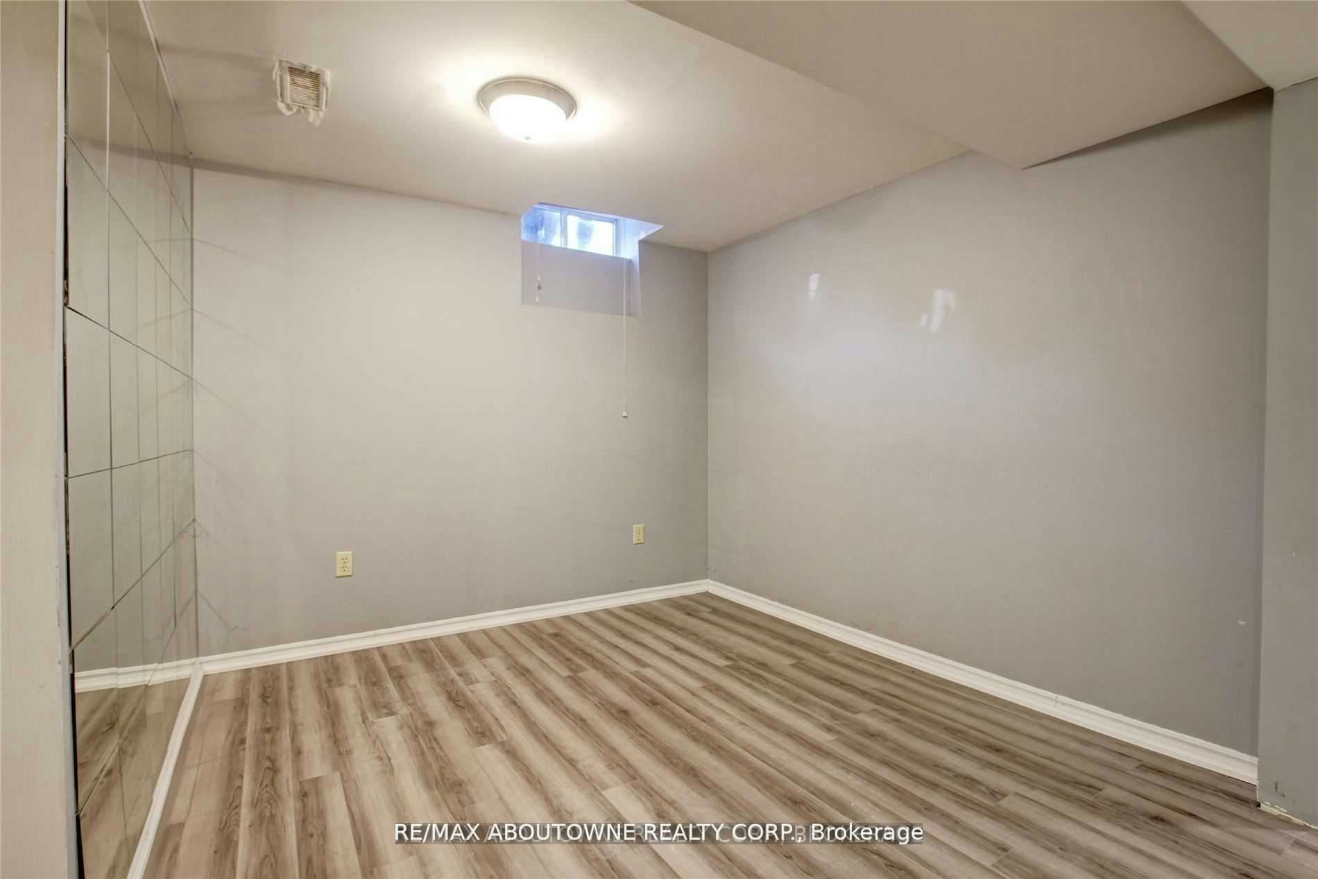 Lower-14 Angus Drive, Toronto, ON, M2J 2X1 - 24