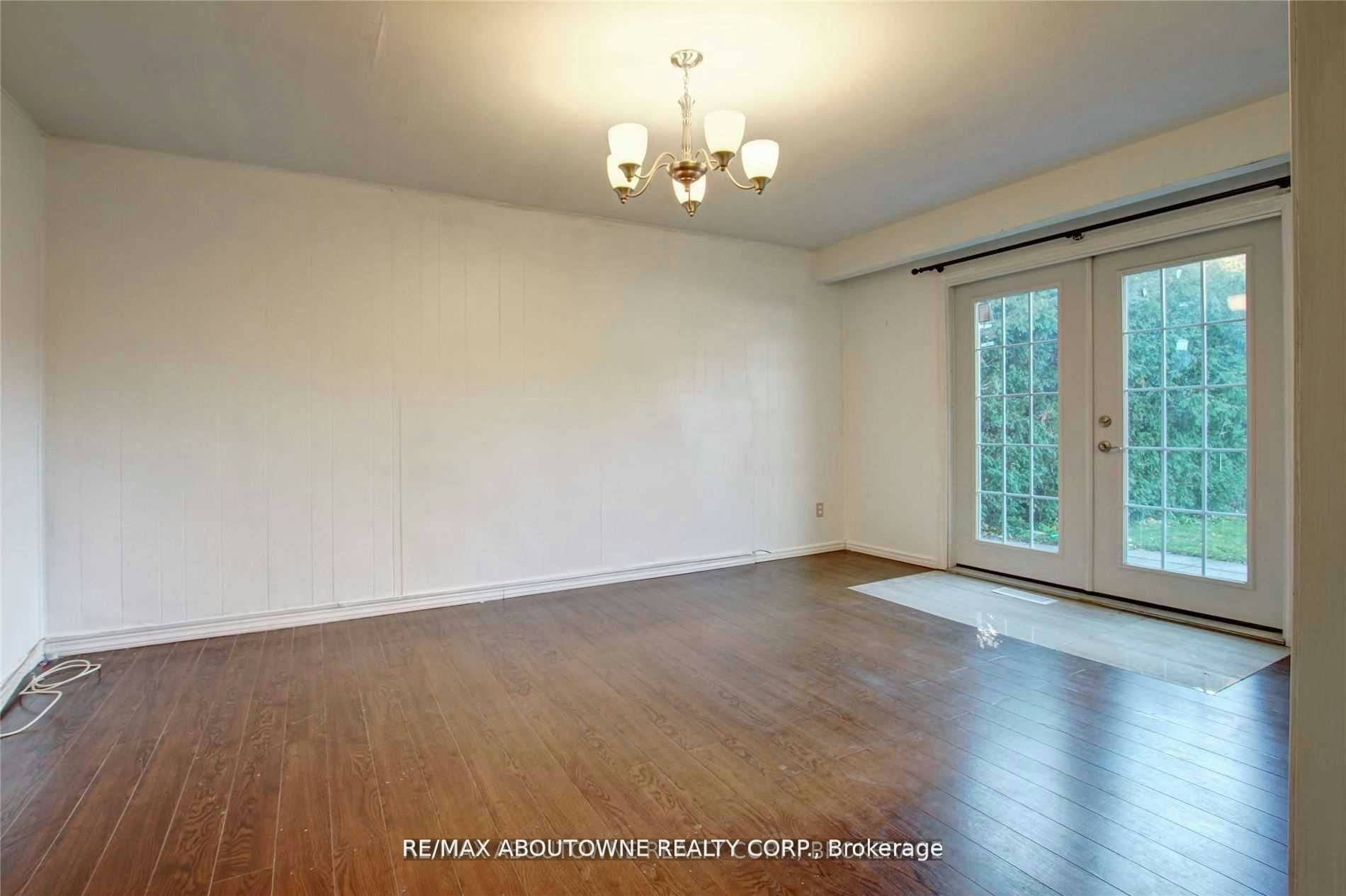 Lower-14 Angus Drive, Toronto, ON, M2J 2X1 - 5
