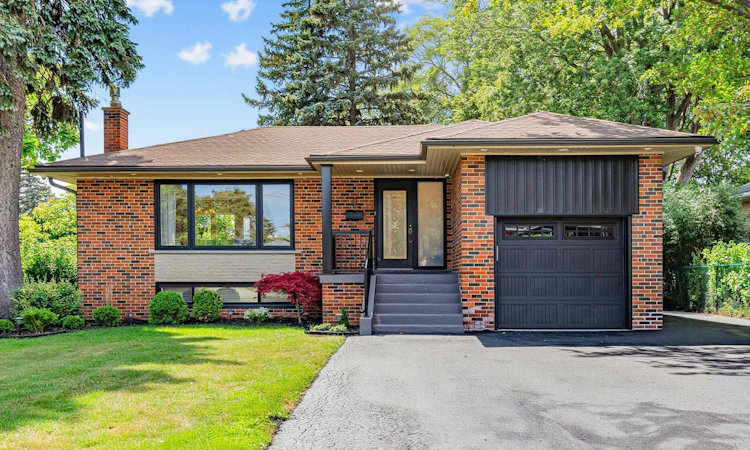 8 Tufton Crescent