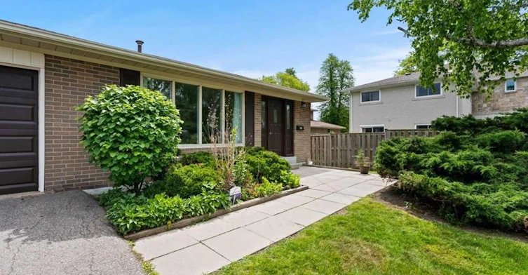 Main-21 Corning Road, Toronto, ON, M2J 2L6 - 3