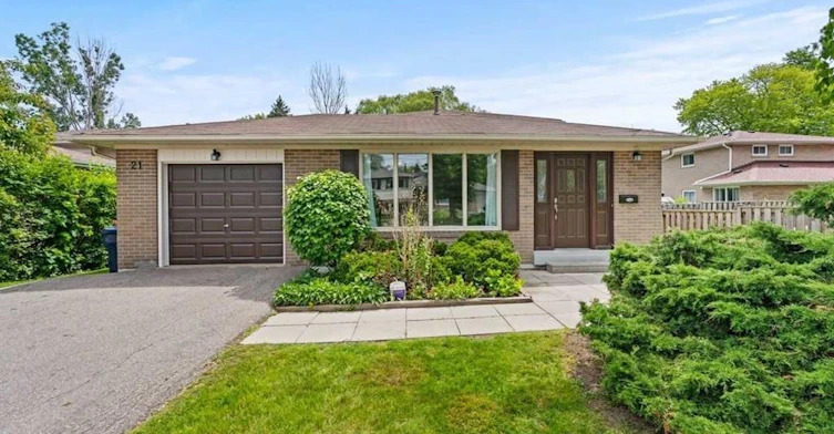 Main-21 Corning Road, Toronto, ON, M2J 2L6