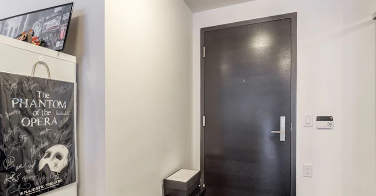 1011-65 Mary Street, Toronto, ON, M5S 0A6 - 2