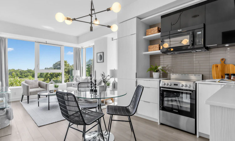 313-6 Parkwood Avenue