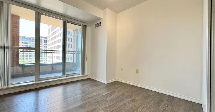 810-889 Bay Street, Toronto, ON, M5S 3K6 - 6