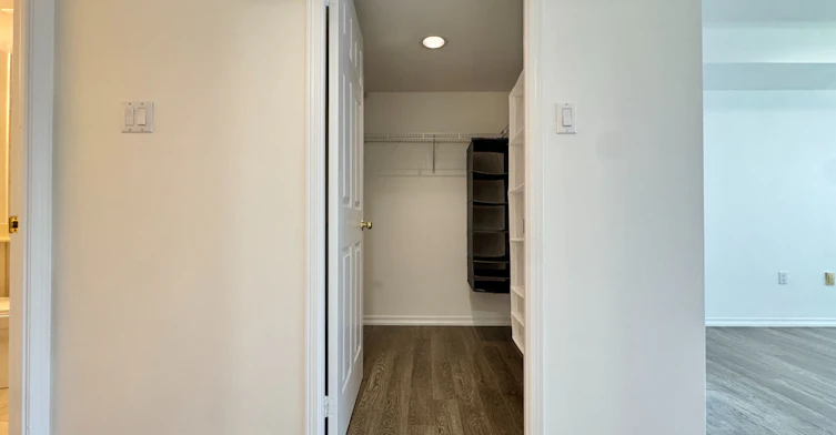 810-889 Bay Street, Toronto, ON, M5S 3K6 - 10