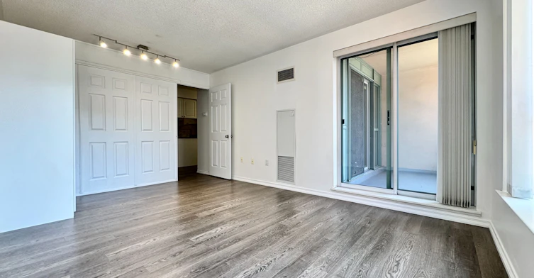 810-889 Bay Street, Toronto, ON, M5S 3K6 - 5