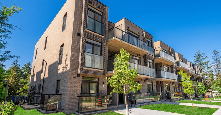 4-260 Finch Avenue E, Toronto, ON, M2N 0L3