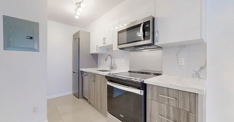 818-111 Elizabeth Street, Toronto, ON, M5G 1P7 - 13