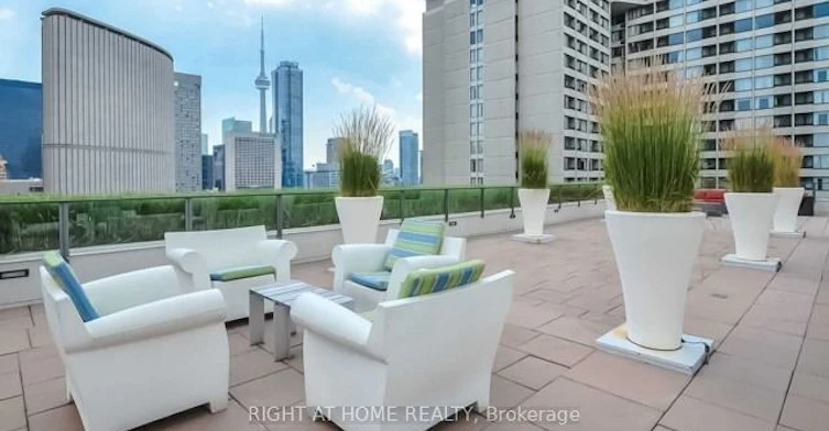 818-111 Elizabeth Street, Toronto, ON, M5G 1P7 - 37