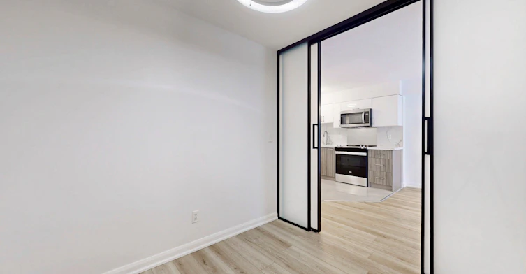 818-111 Elizabeth Street, Toronto, ON, M5G 1P7 - 21