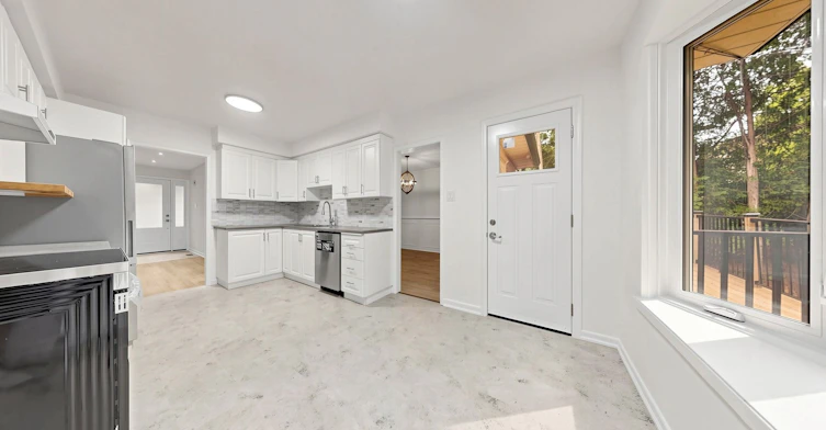6 Colonnade Road, Toronto, ON, M2K 2L5 - 4
