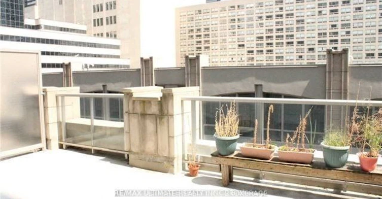 303-761 Bay Street, Toronto, ON, M5G 2R2 - 13