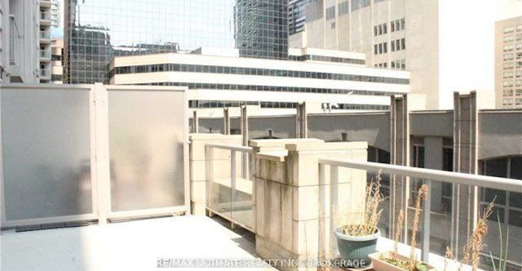 303-761 Bay Street, Toronto, ON, M5G 2R2 - 11