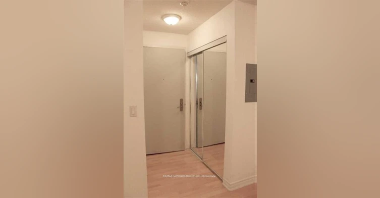 303-761 Bay Street, Toronto, ON, M5G 2R2 - 2