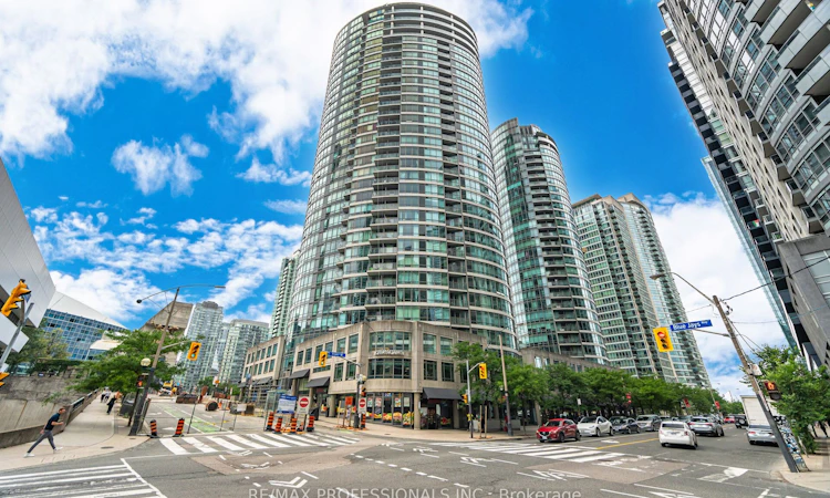 3303-361 Front Street W